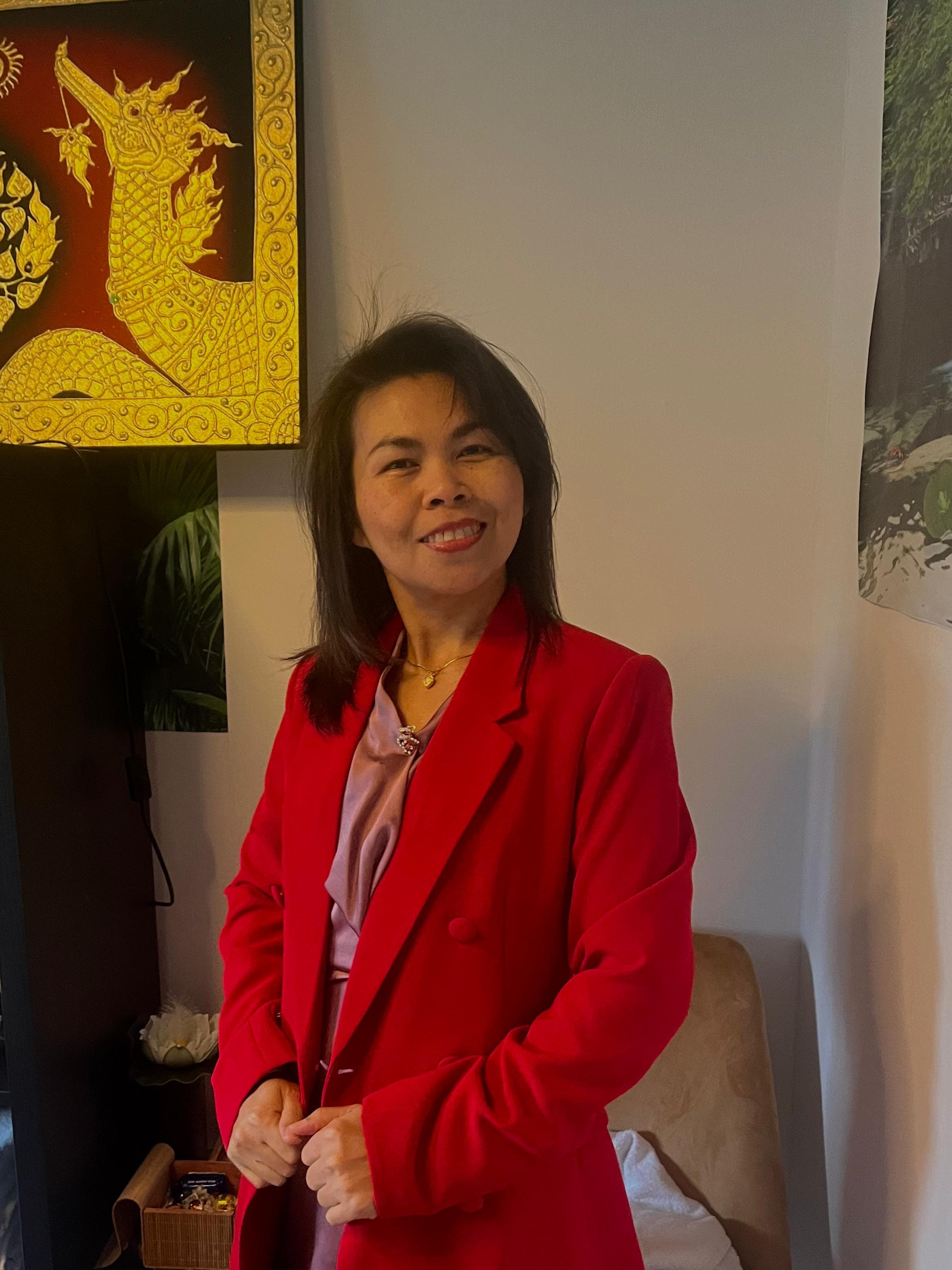 Tikki performing Thai massage treatment